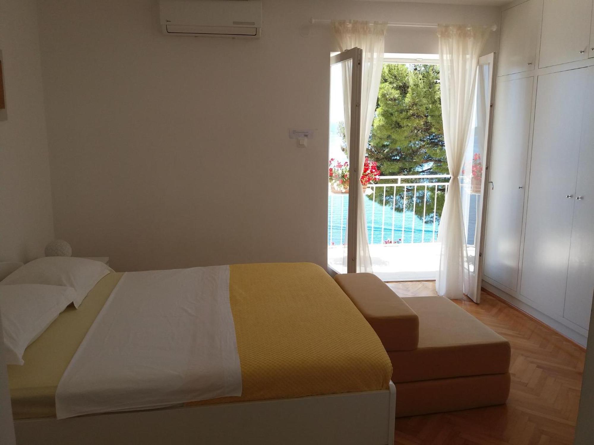 Apartments Jakovic Brela Bilik gambar