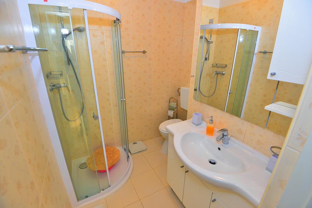Apartments Jakovic Brela Bilik gambar